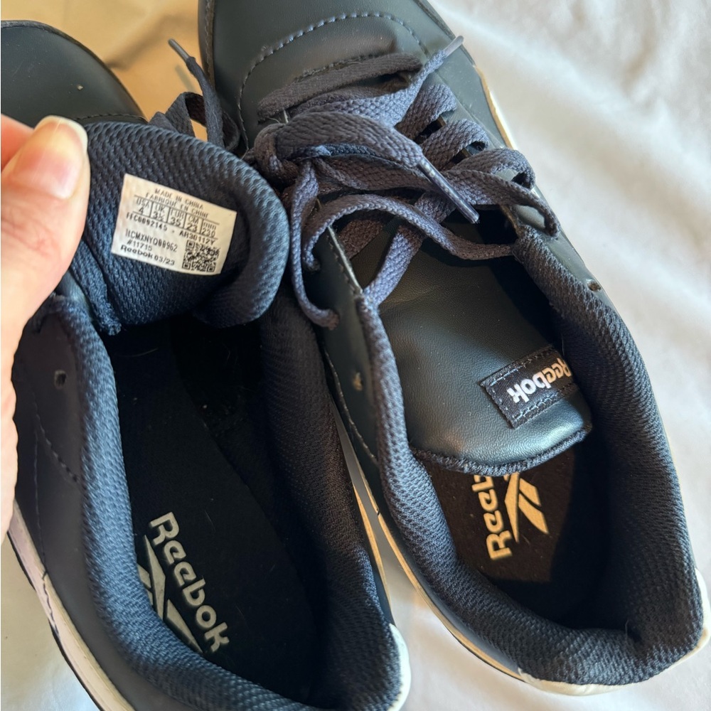 BOYS Reebok Shoes - Picture 2 of 3